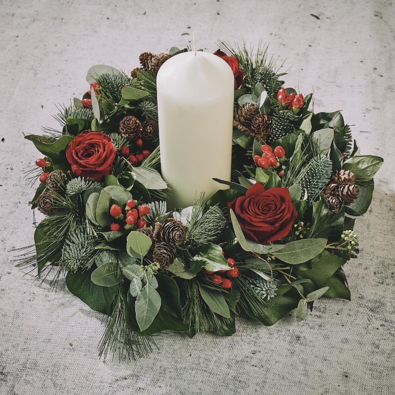 Red Rose Table Wreath