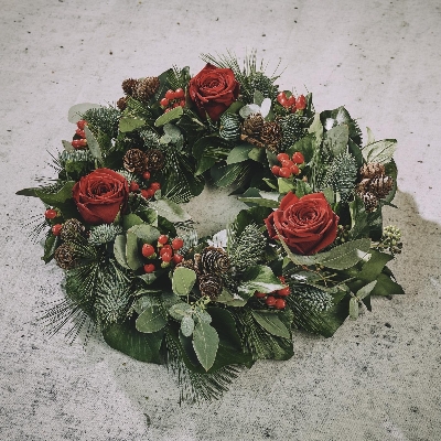 Red Rose Table Wreath